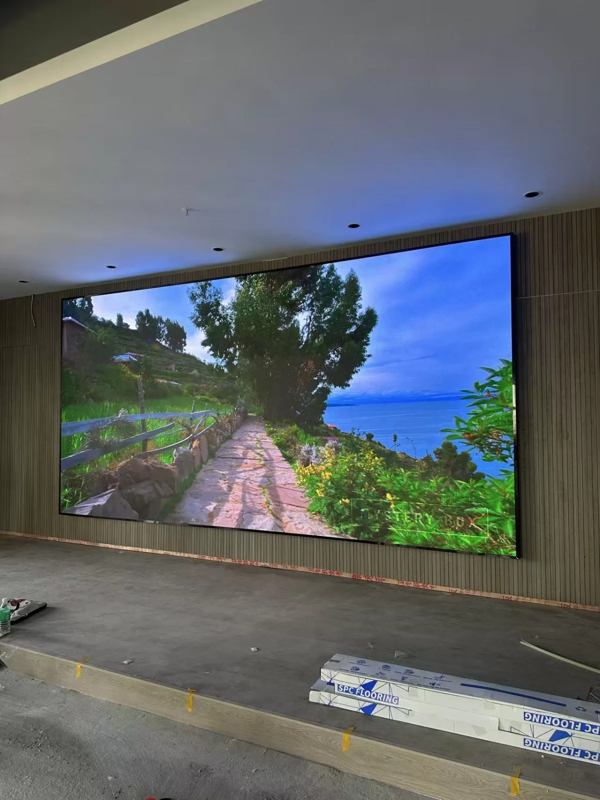 中山市合诚新材料科技有限公司 P2.5 室内 LED 显示屏项目