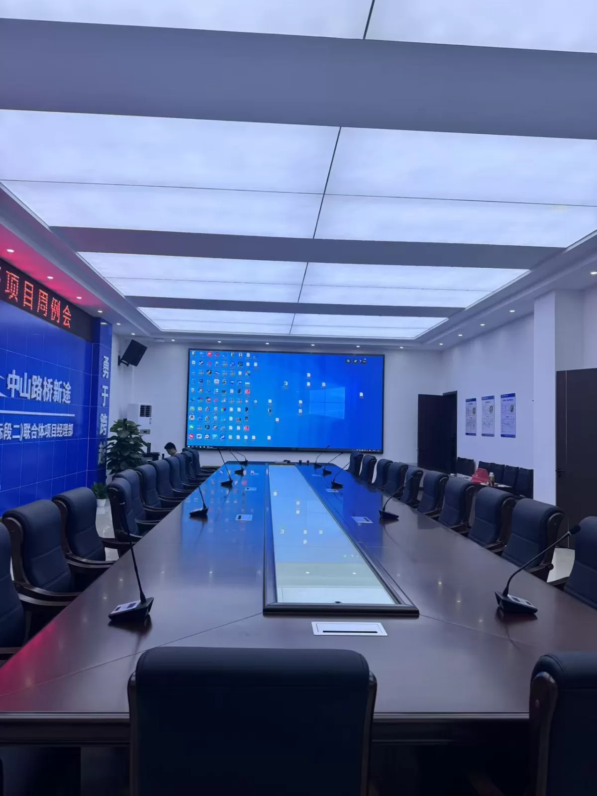 中国中铁一局 会议室 P2.5 室内 LED 显示屏项目